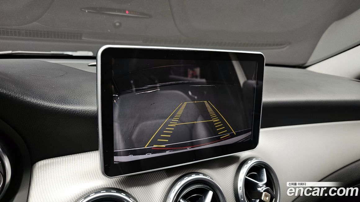 Mercedes-Benz GLA-Class 2015