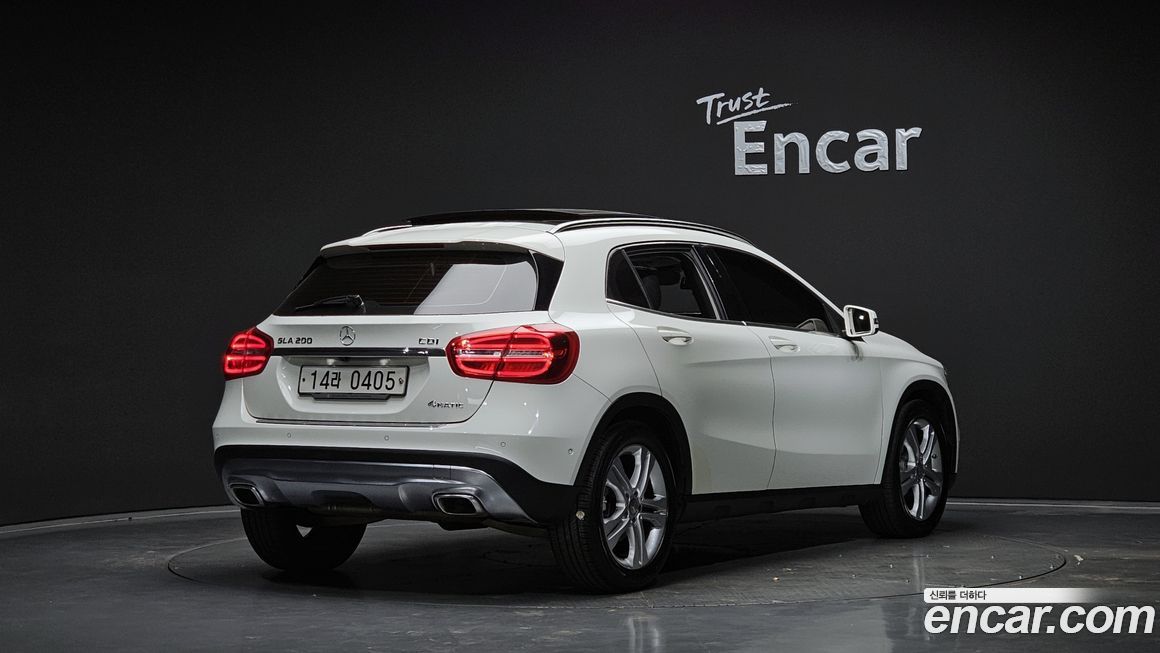 Mercedes-Benz GLA-Class 2015
