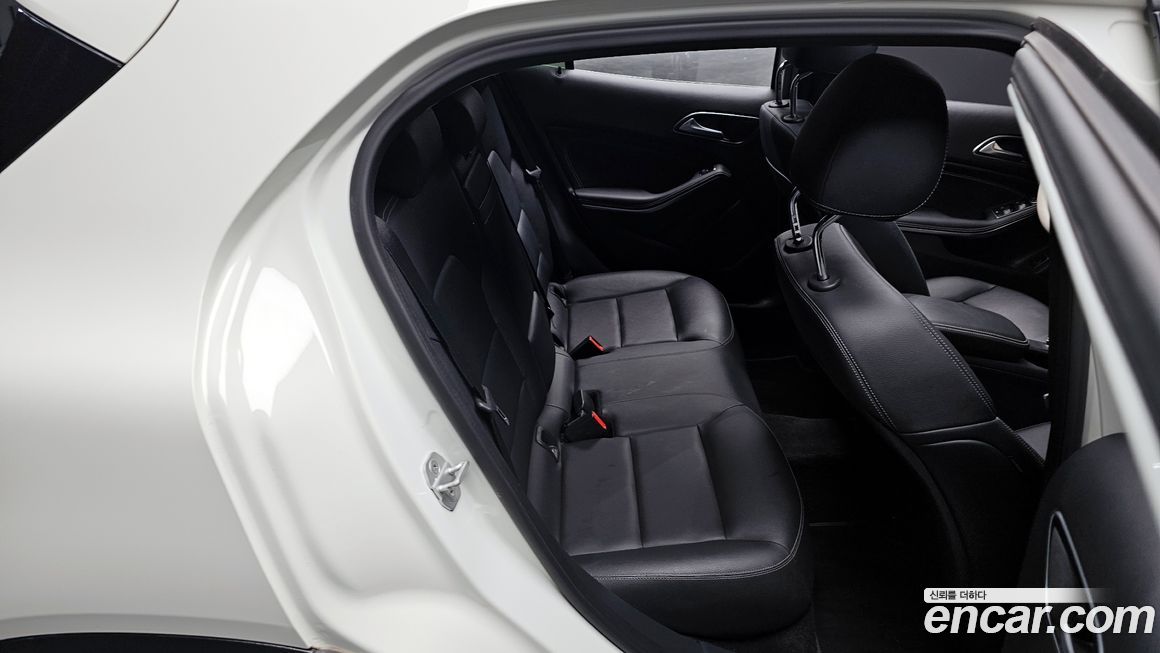 Mercedes-Benz GLA-Class 2015