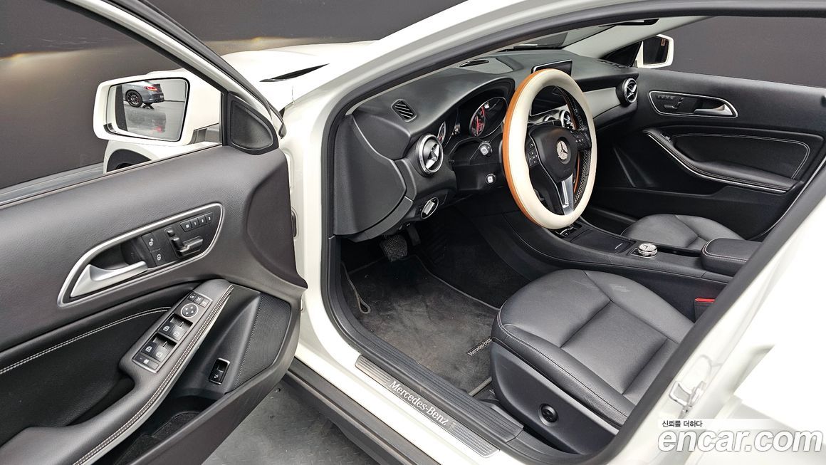 Mercedes-Benz GLA-Class 2015