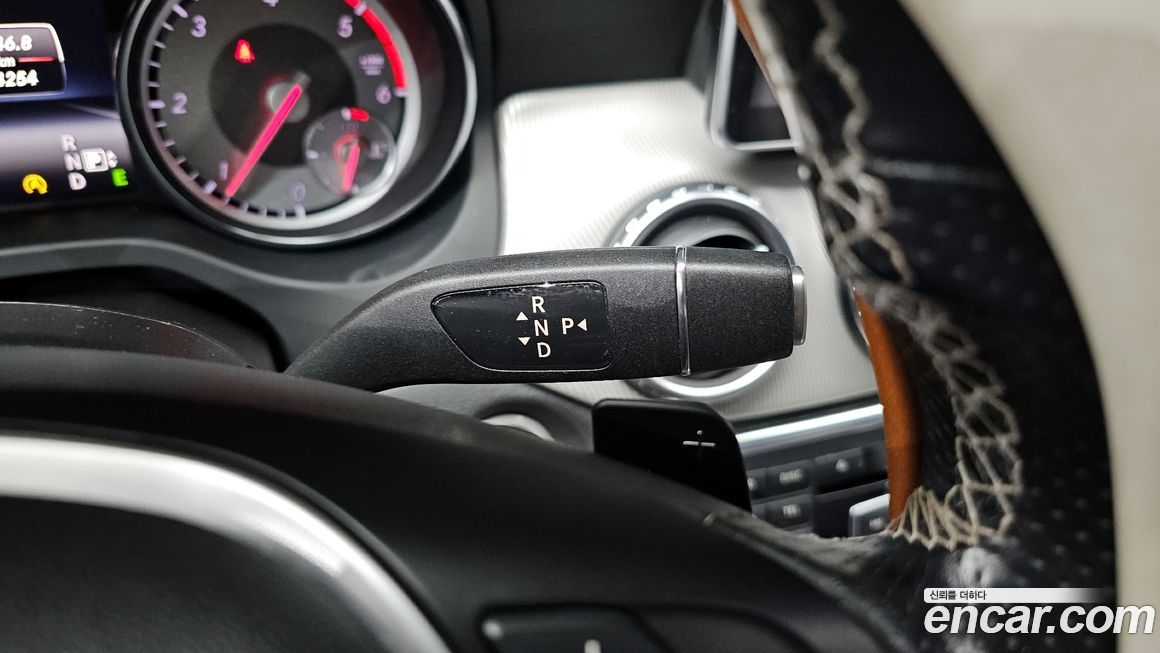 Mercedes-Benz GLA-Class 2015