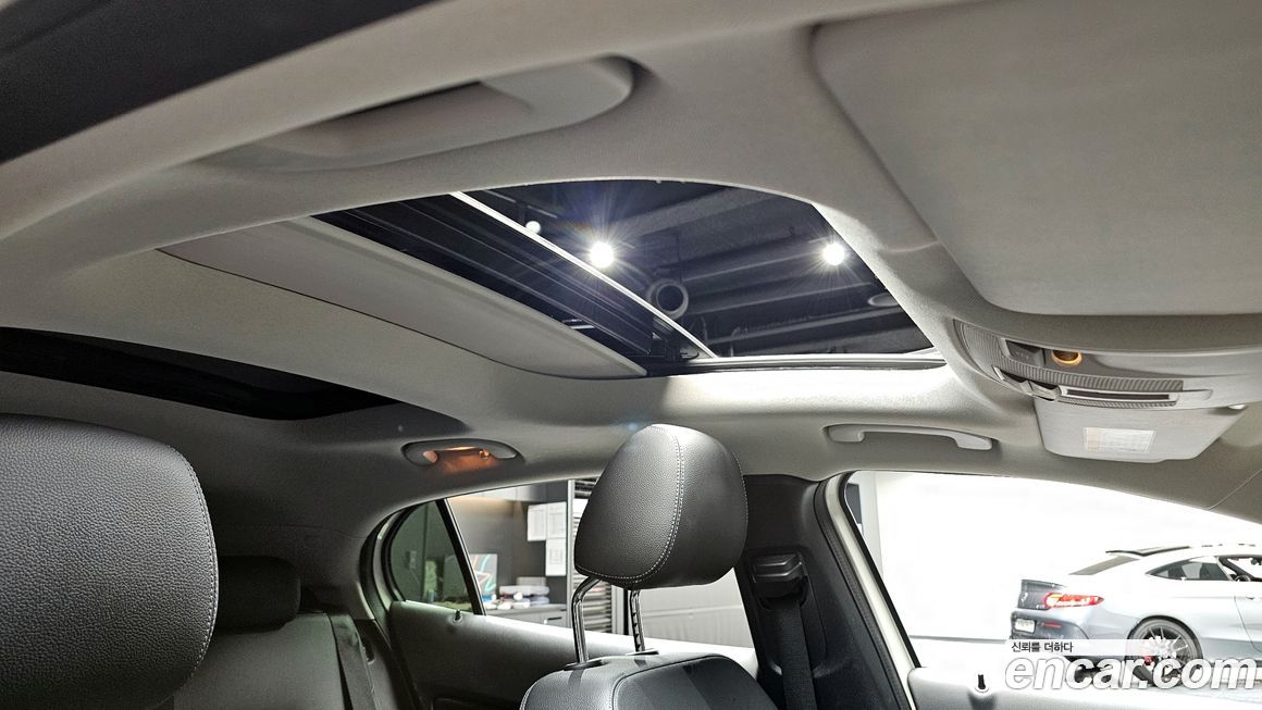 Mercedes-Benz GLA-Class 2015