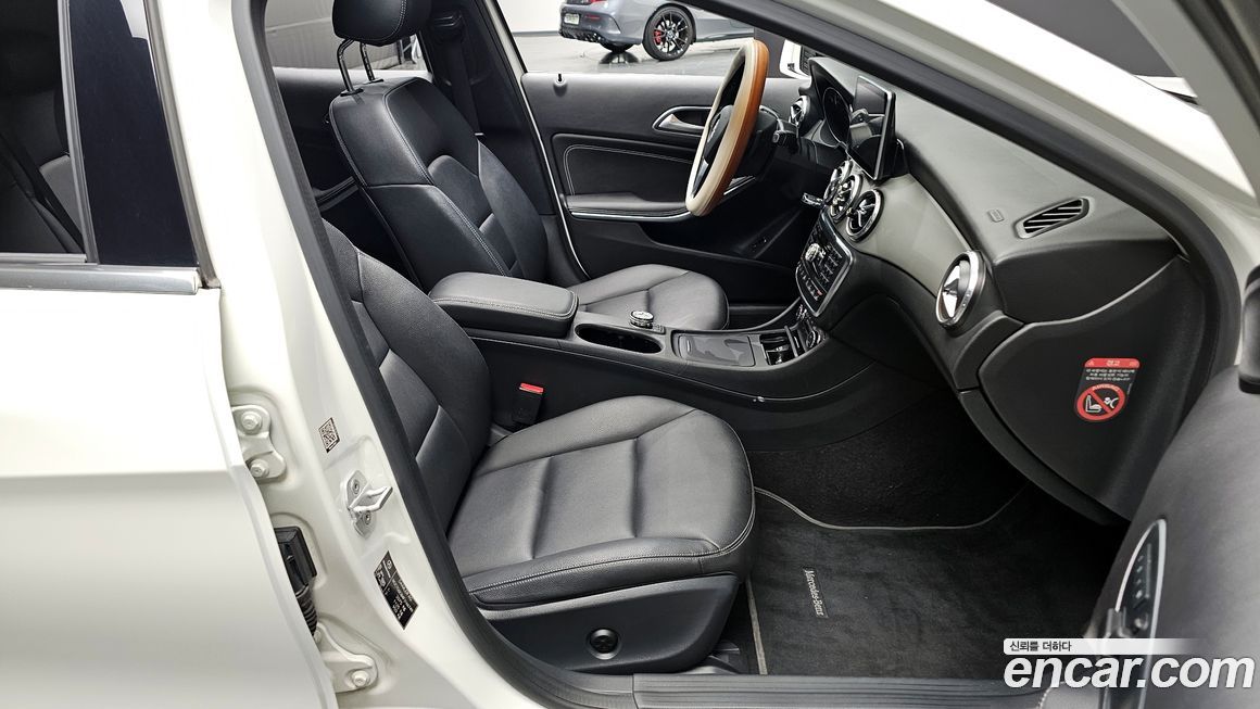 Mercedes-Benz GLA-Class 2015