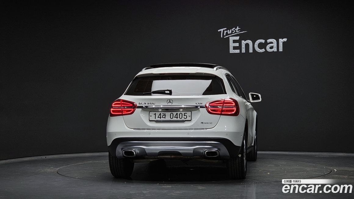 Mercedes-Benz GLA-Class 2015