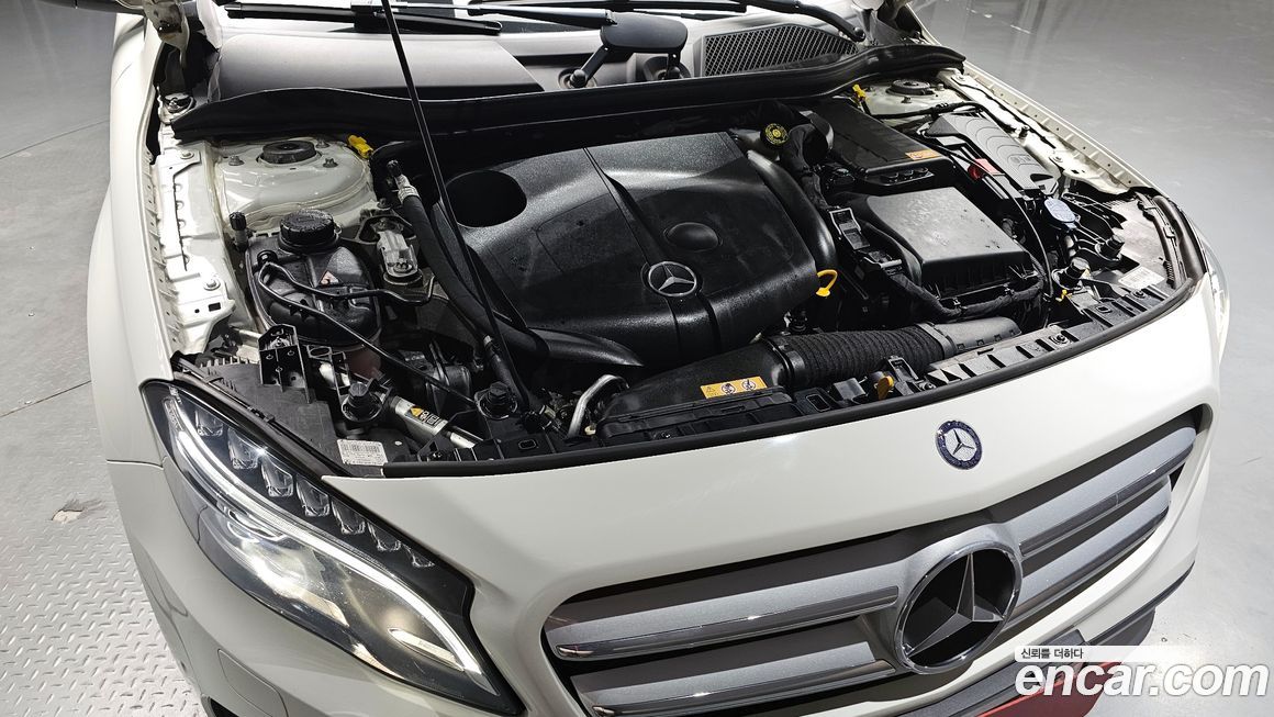 Mercedes-Benz GLA-Class 2015