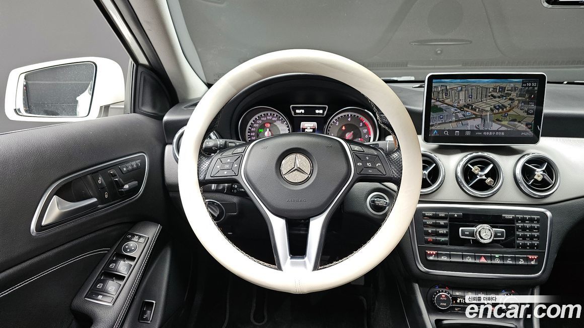 Mercedes-Benz GLA-Class 2015