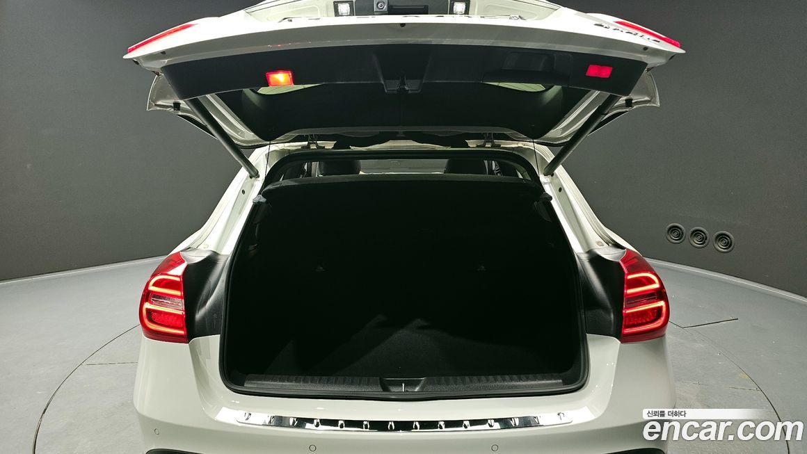 Mercedes-Benz GLA-Class 2015