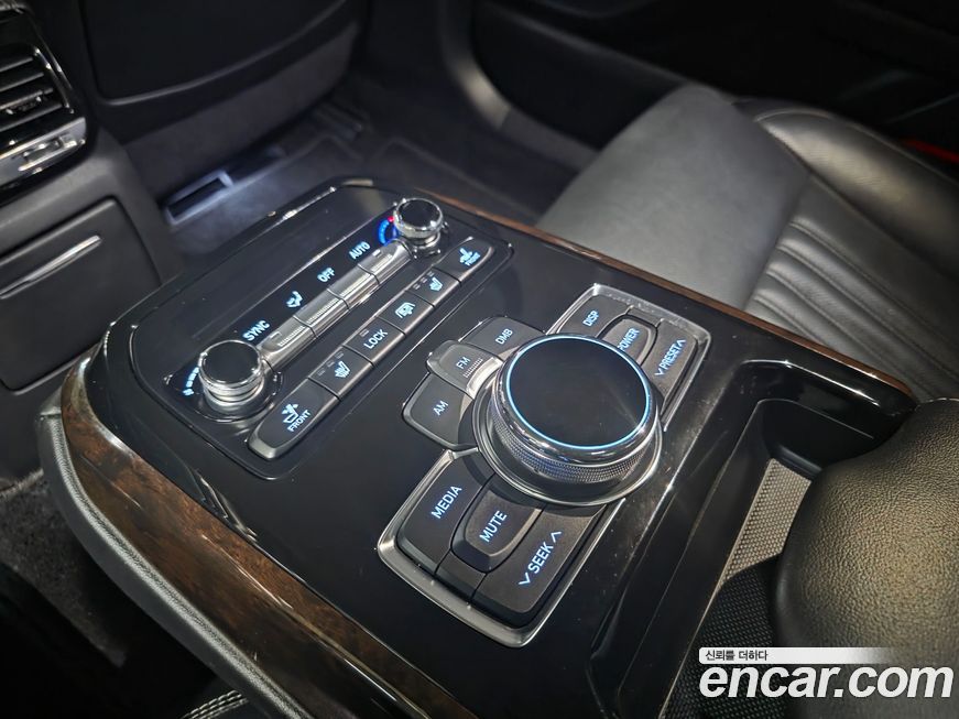 Genesis EQ900 2018