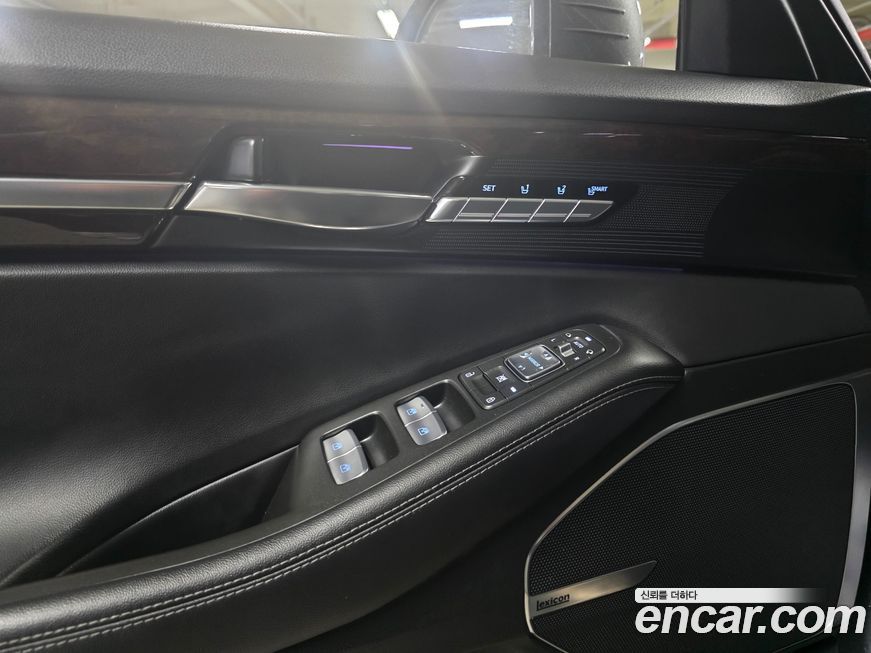 Genesis EQ900 2018