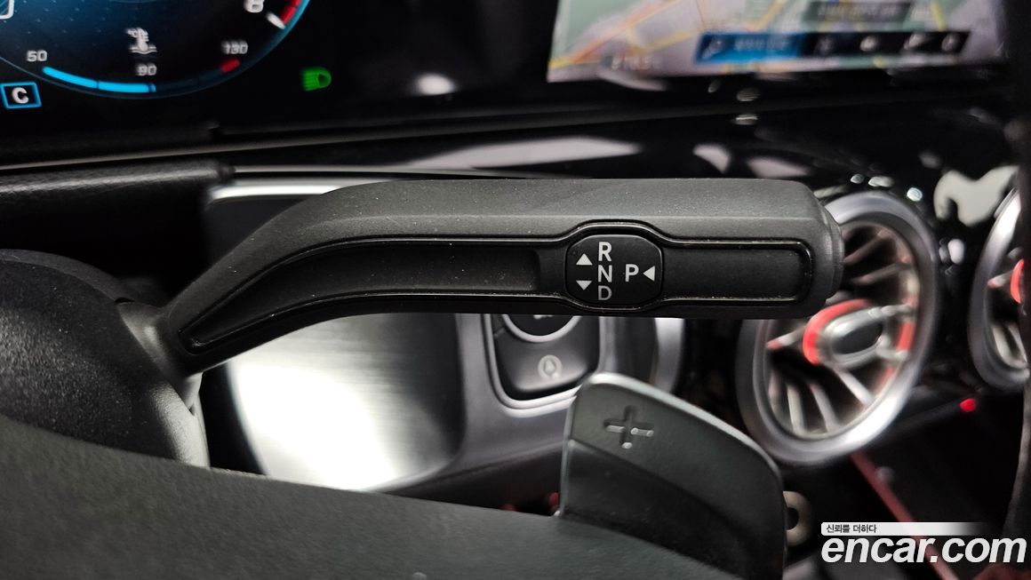 Mercedes-Benz GLB-Class 2021