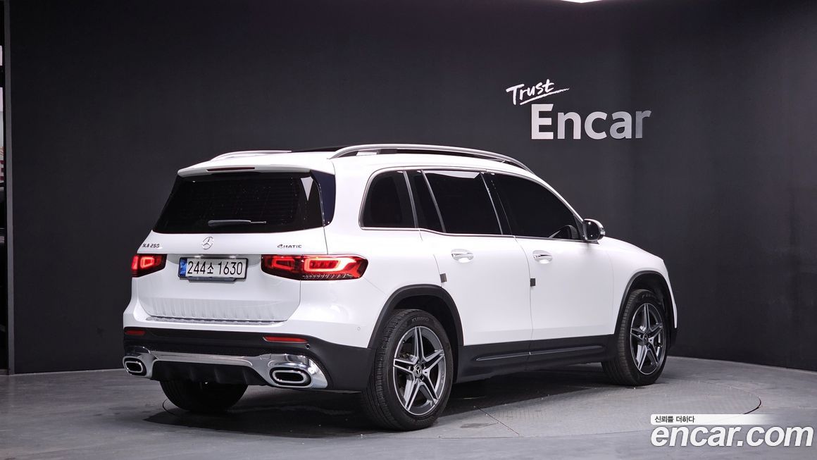 Mercedes-Benz GLB-Class 2021