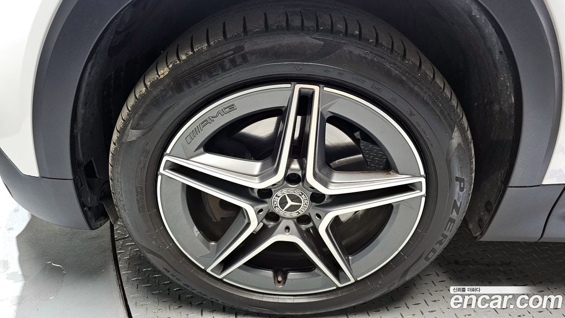 Mercedes-Benz GLB-Class 2021