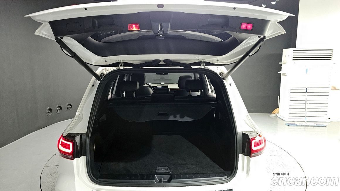 Mercedes-Benz GLB-Class 2021