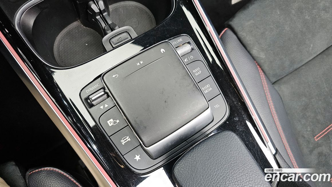 Mercedes-Benz GLB-Class 2021