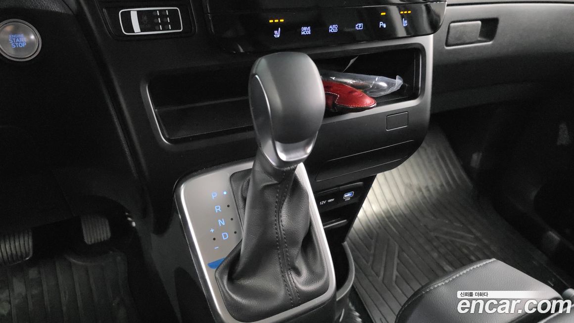 Hyundai Staria 2025