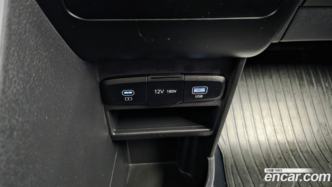 Hyundai Staria 2025