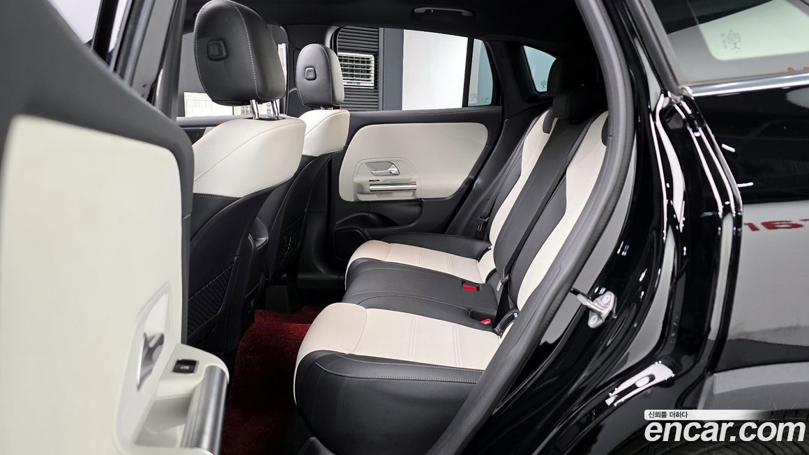 Mercedes-Benz GLA-Class 2021