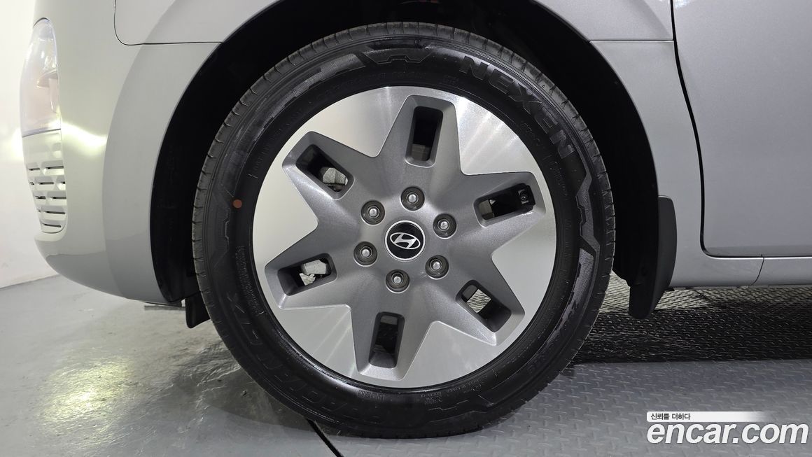 Hyundai Staria 2025