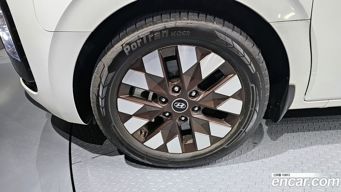 Hyundai Staria 2022