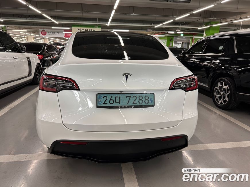 Tesla Model Y 2023