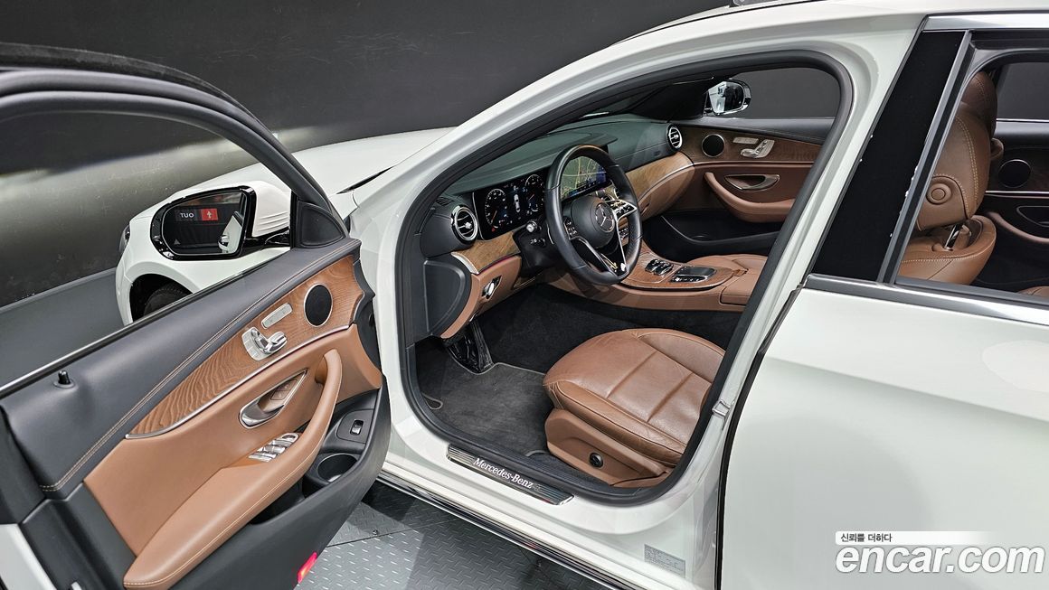 Mercedes-Benz E-Class 2023