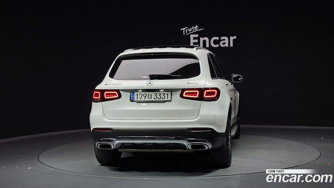 Mercedes-Benz GLC-Class 2021