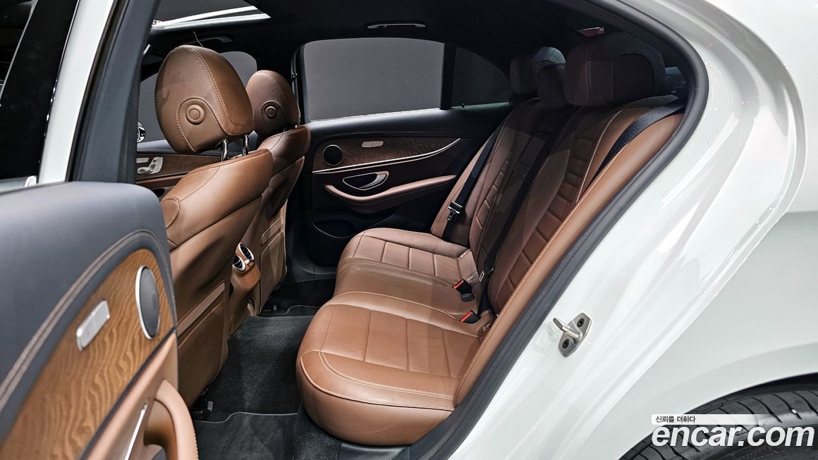 Mercedes-Benz E-Class 2023