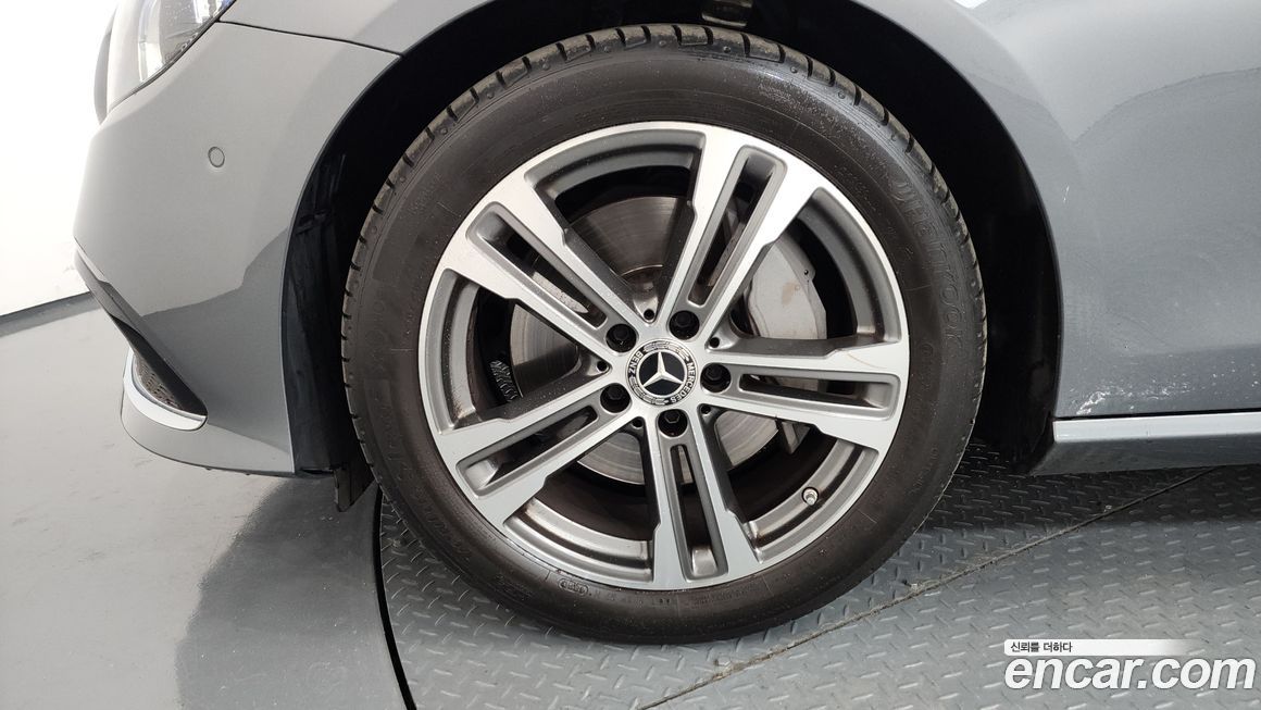 Mercedes-Benz E-Class 2021