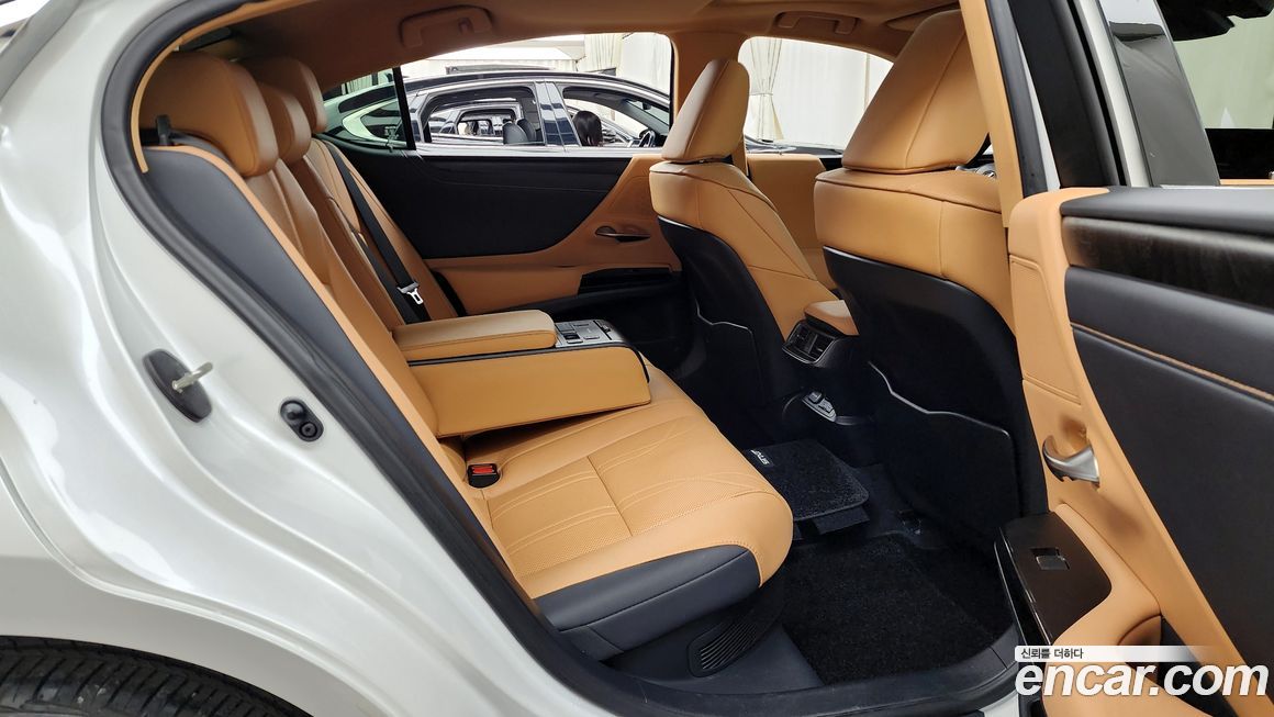 Lexus ES 2023
