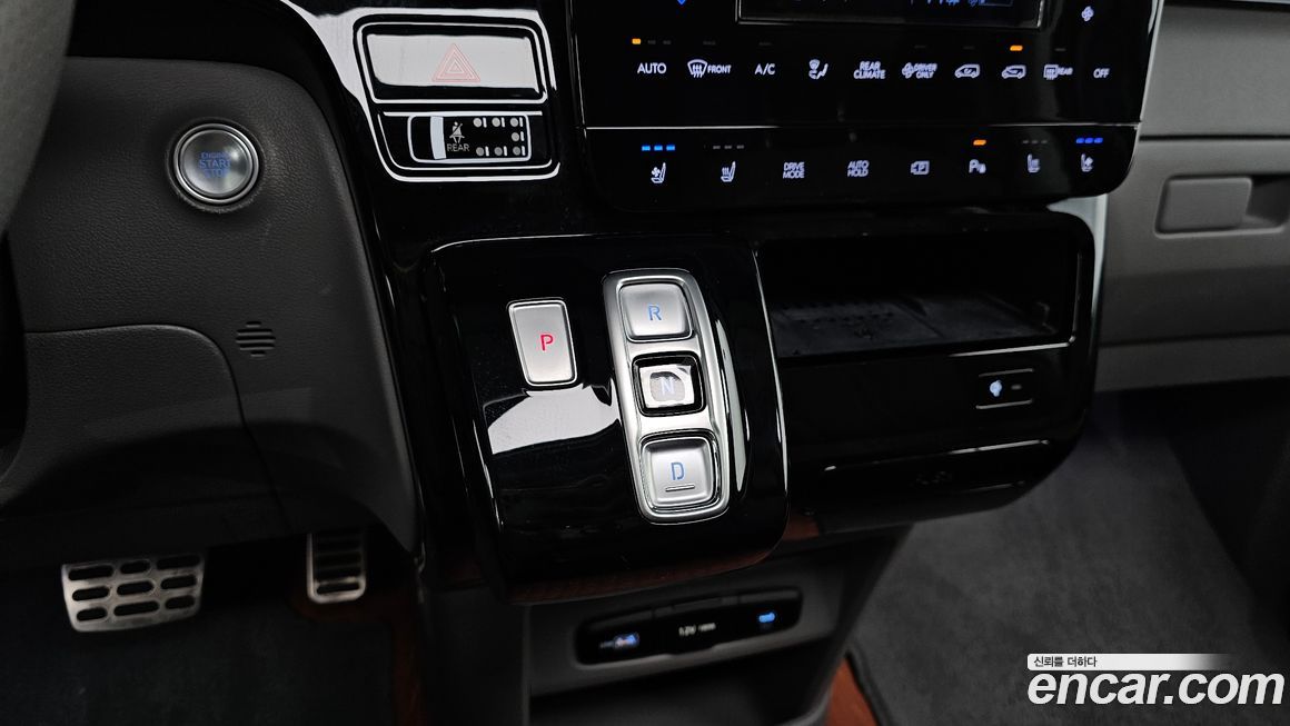 Hyundai Staria 2025