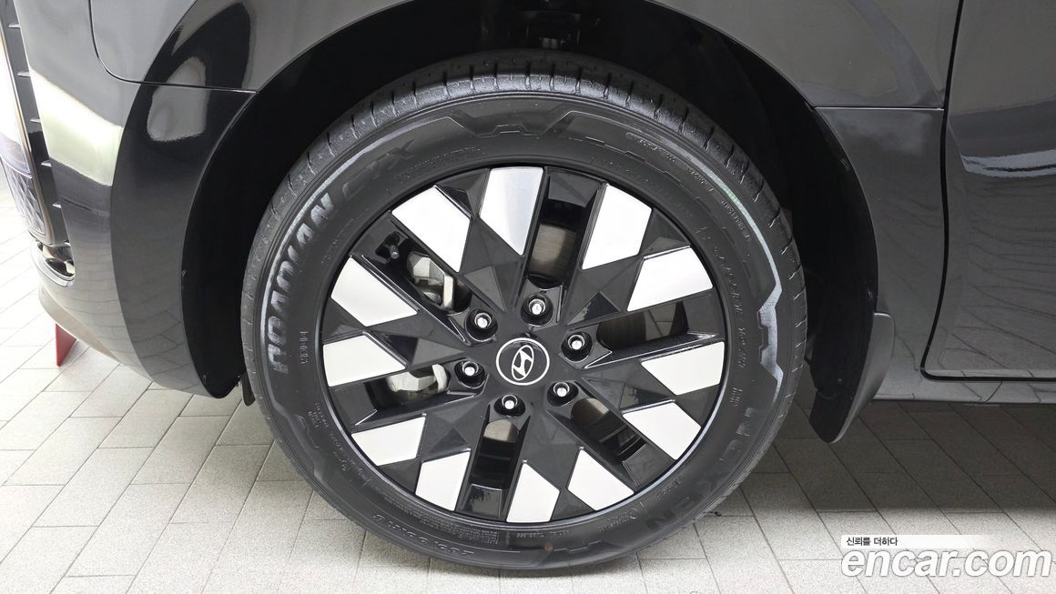 Hyundai Staria 2025