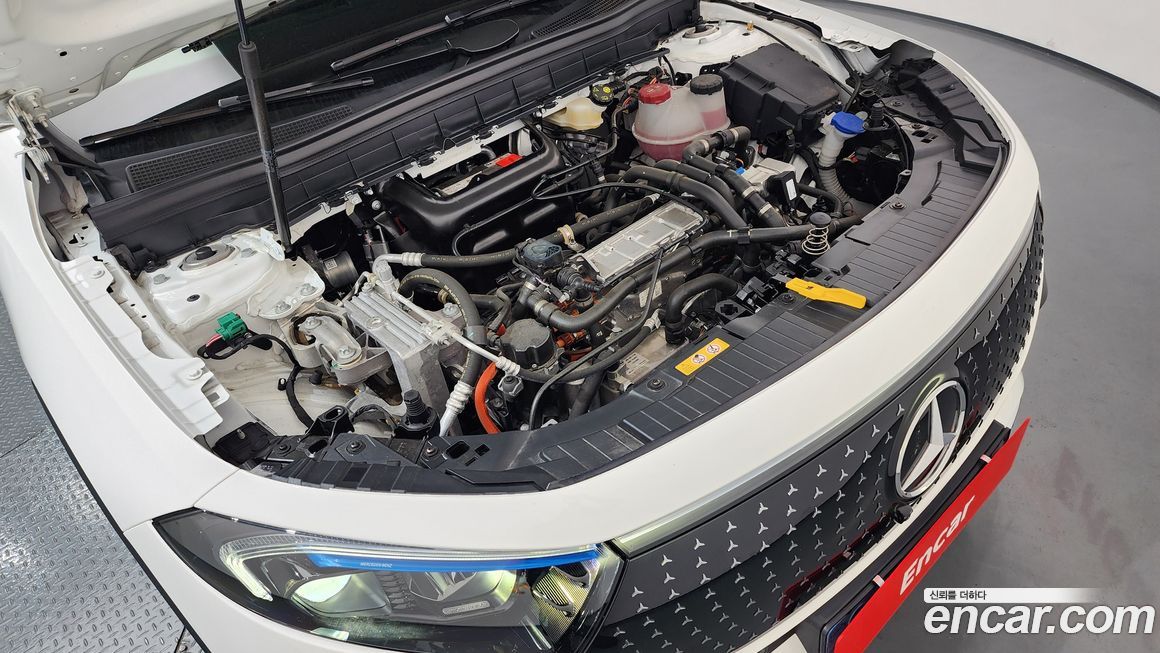 Mercedes-Benz EQB 2025