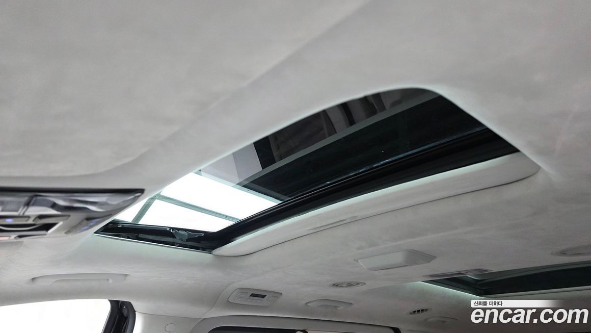 Hyundai Staria 2025