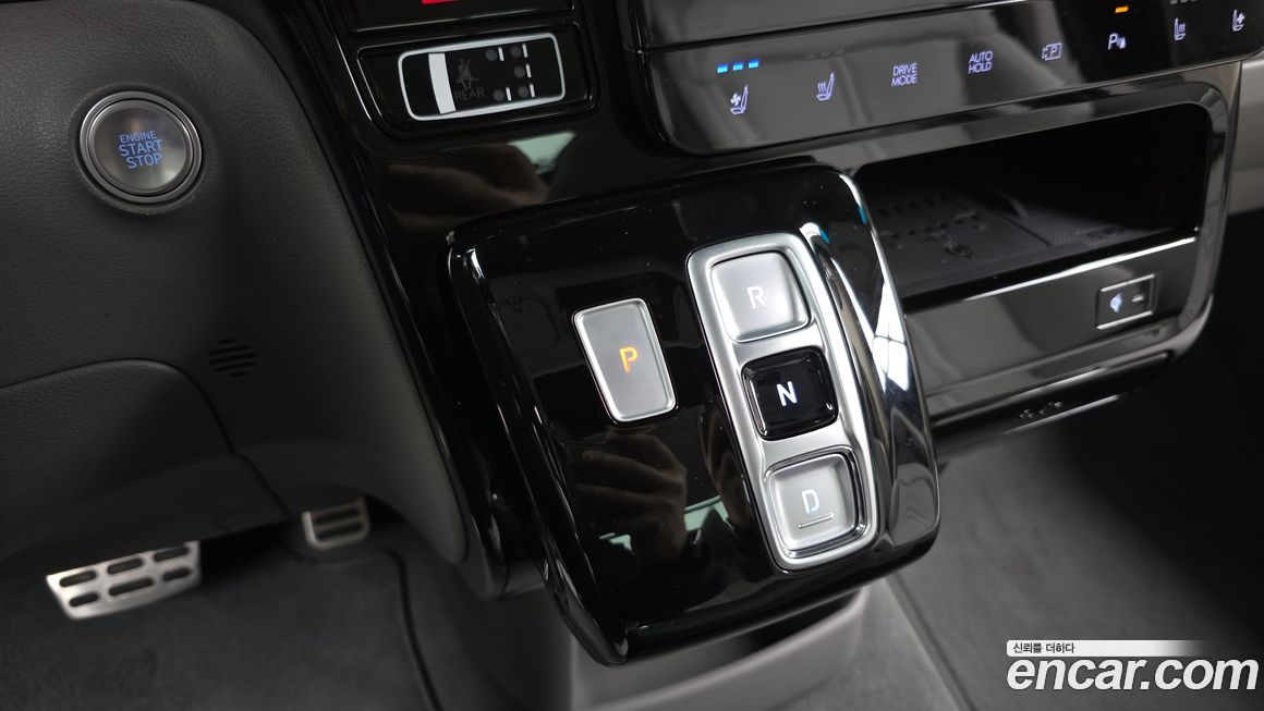 Hyundai Staria 2025
