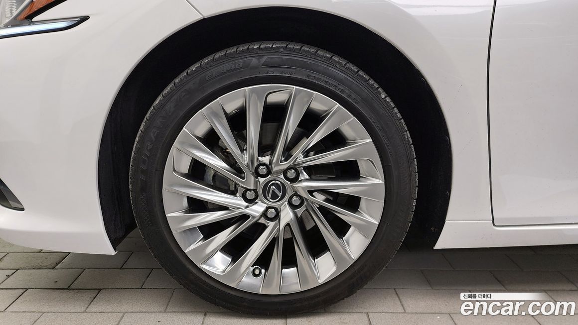 Lexus ES 2023