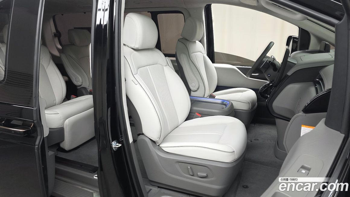 Hyundai Staria 2025