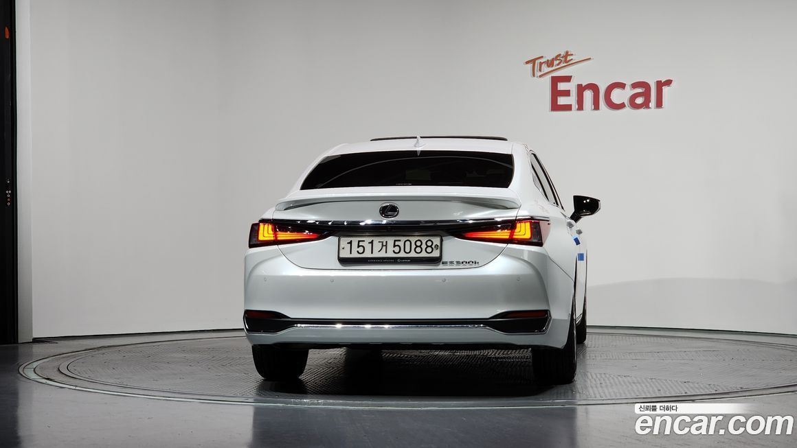 Lexus ES 2023