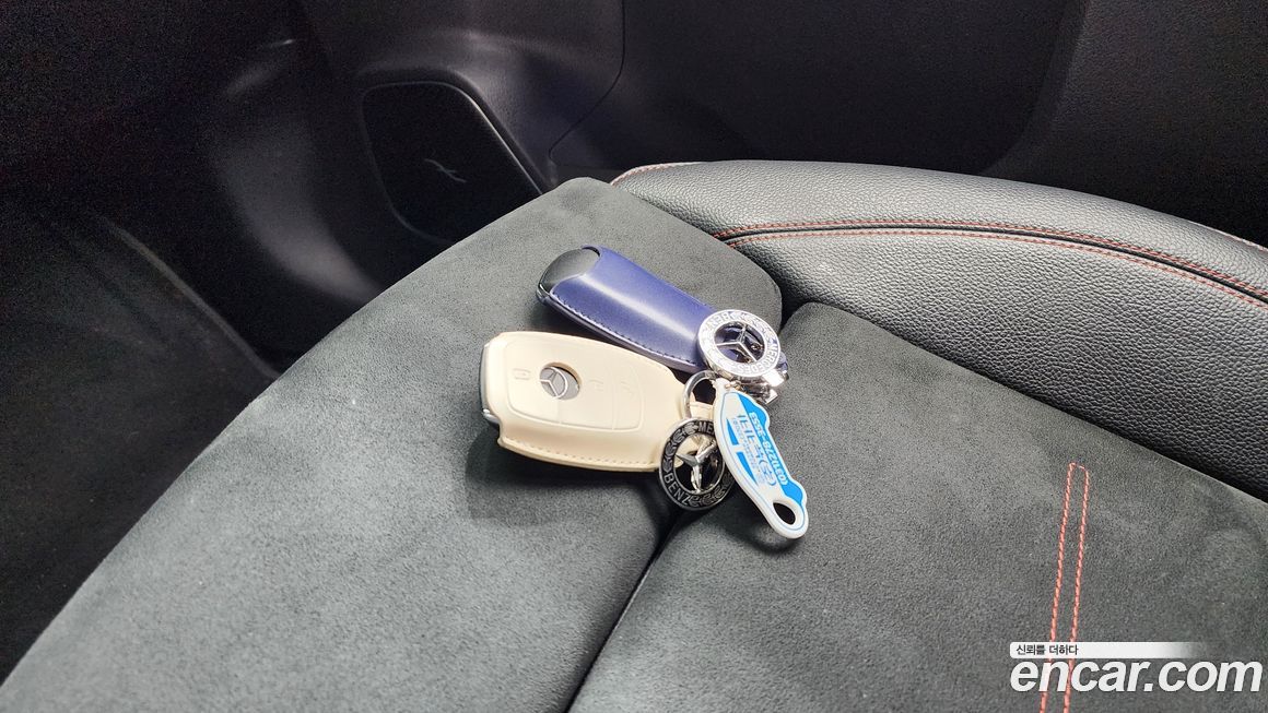 Mercedes-Benz EQB 2025