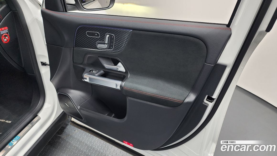 Mercedes-Benz EQB 2025