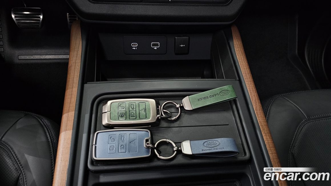 Land Rover Defender 2024