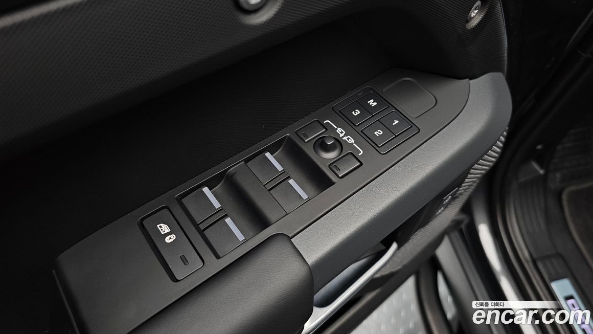 Land Rover Defender 2024