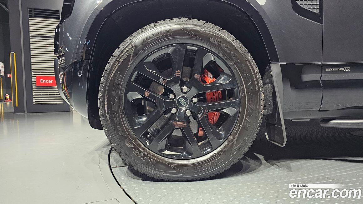 Land Rover Defender 2024
