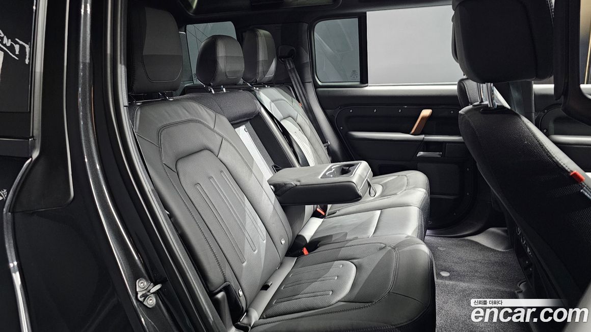 Land Rover Defender 2024