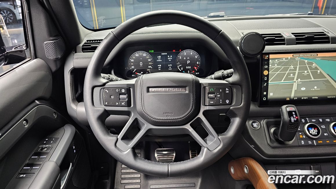 Land Rover Defender 2024
