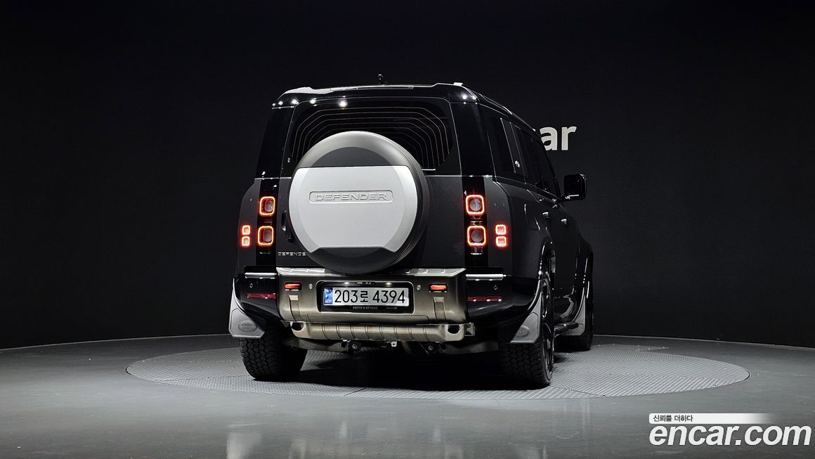 Land Rover Defender 2024