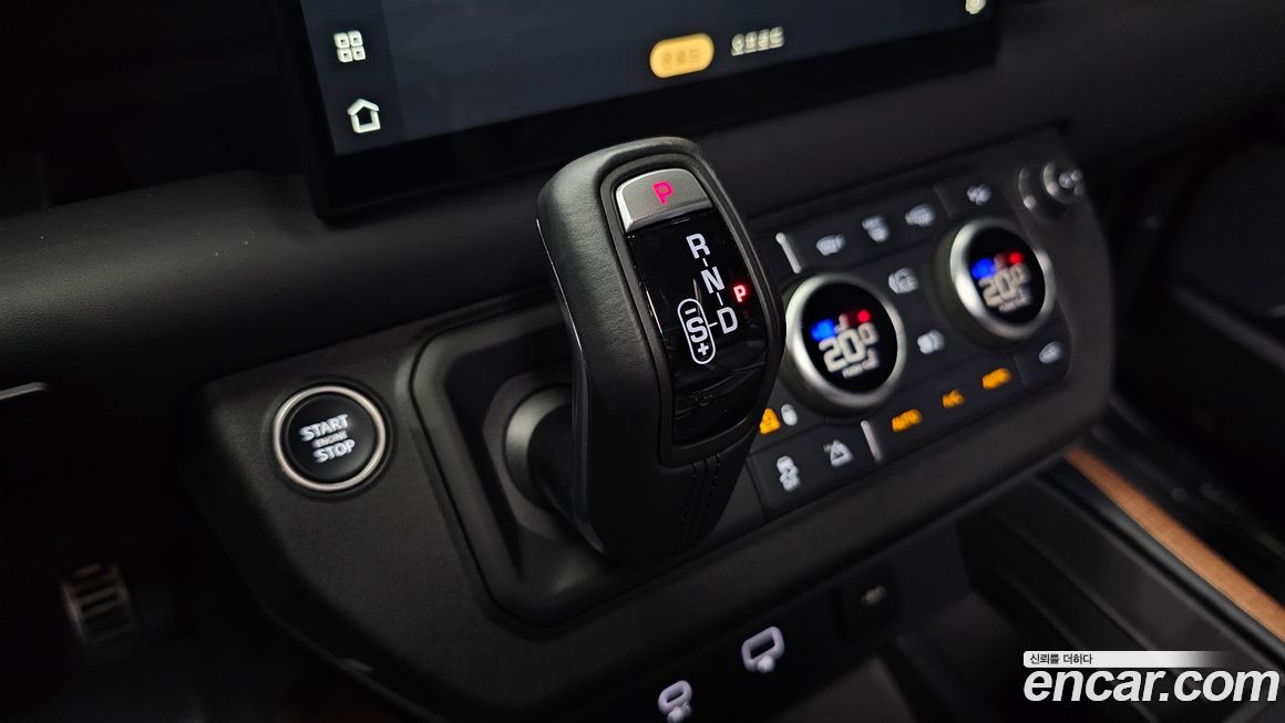 Land Rover Defender 2024