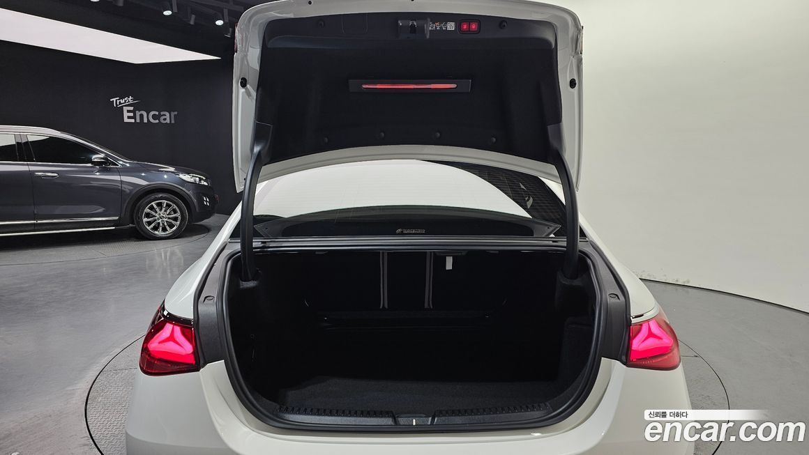 Mercedes-Benz E-Class 2025