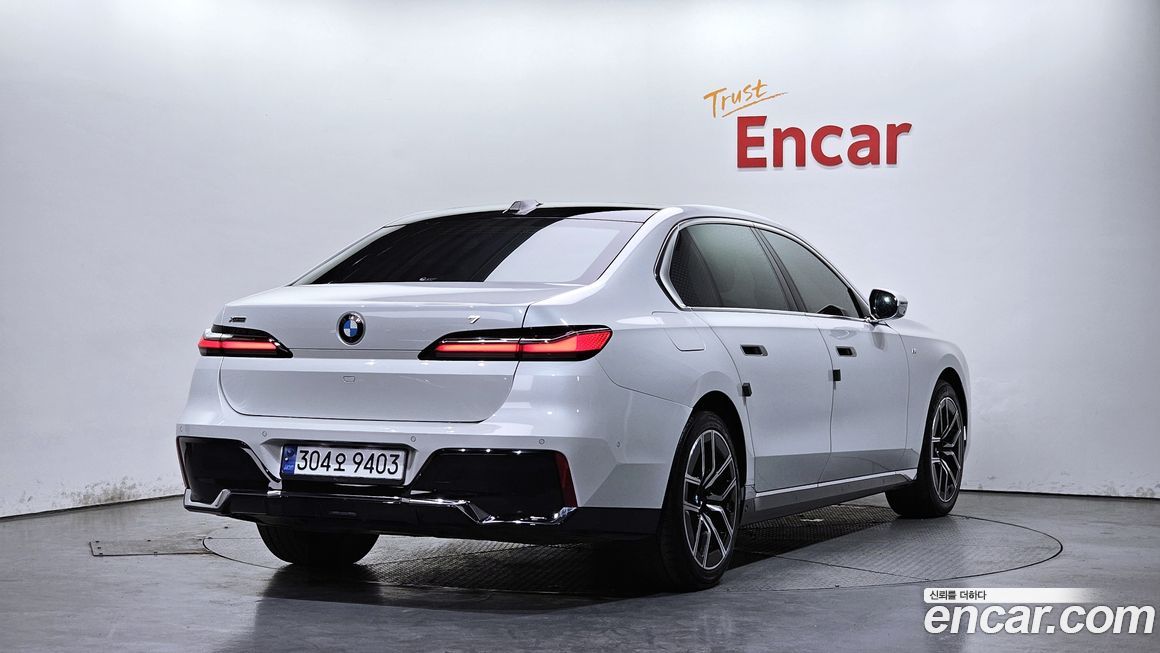 BMW 7-Series 2024