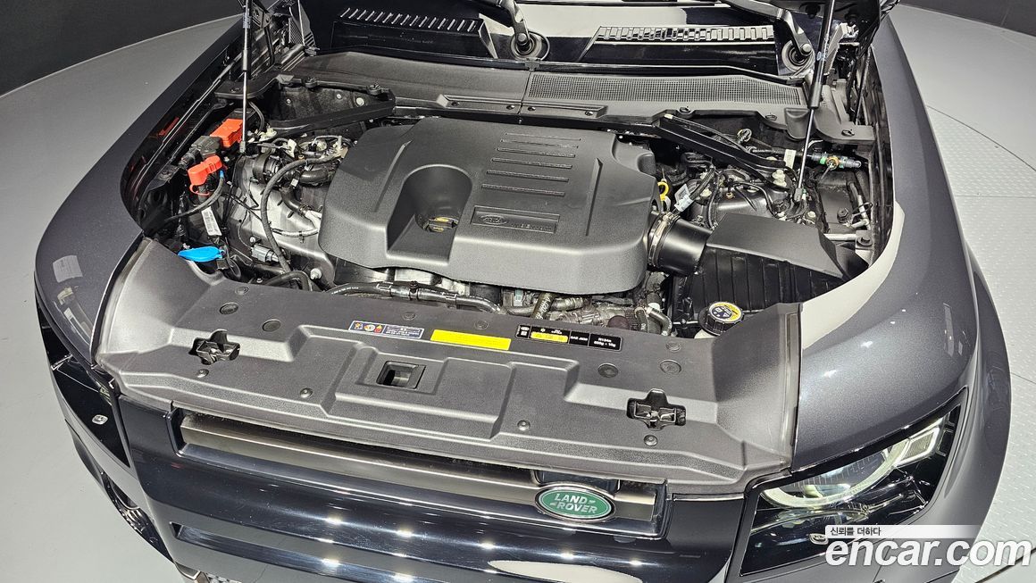 Land Rover Defender 2024