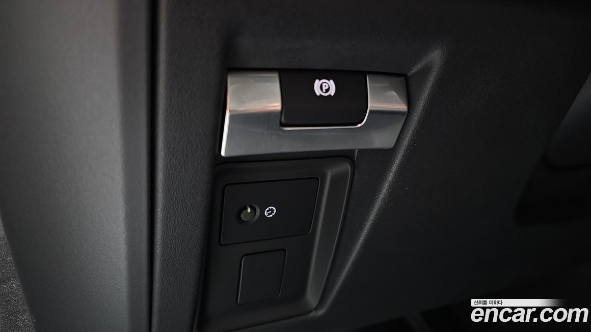 Land Rover Defender 2024
